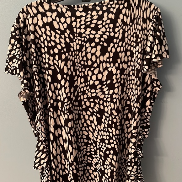 Black and white summer blouse. Size XL suitable for casual or the office. - Picture 5 of 5